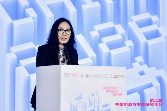 　　北京师范大学艺术与传媒学院数字媒体系系主任、教授，教育部高等学校动画与数字媒体专业教指委委员，中国高教学会影视传媒专委会副理事长，中国高校影视学会动画与数字媒体艺术专委会副主任委员 周雯